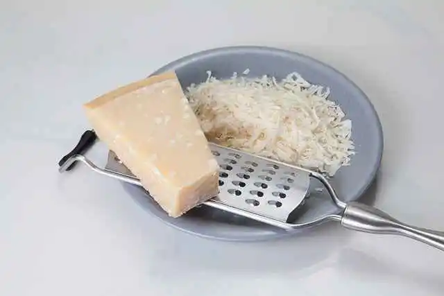 Grana Padano e Pecorino: Formaggi italiani in pericolo a causa dei dazi della Cina