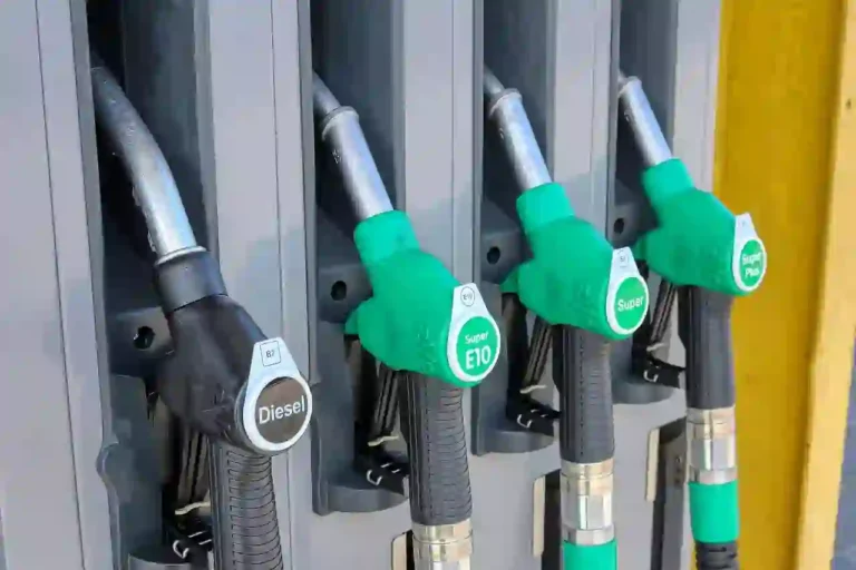 prezzo carburante in italia benzina e diesel record oggi Ultima Ora Notizia Finanza News Economia oggi Notizie